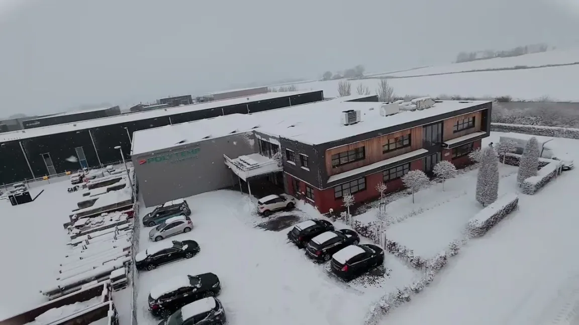 Bedrijfspand vanuit de lucht voor Poly Temp Scientific