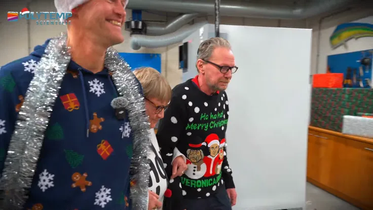 Zakelijke kerstvideo voor Poly Temp Scientific
