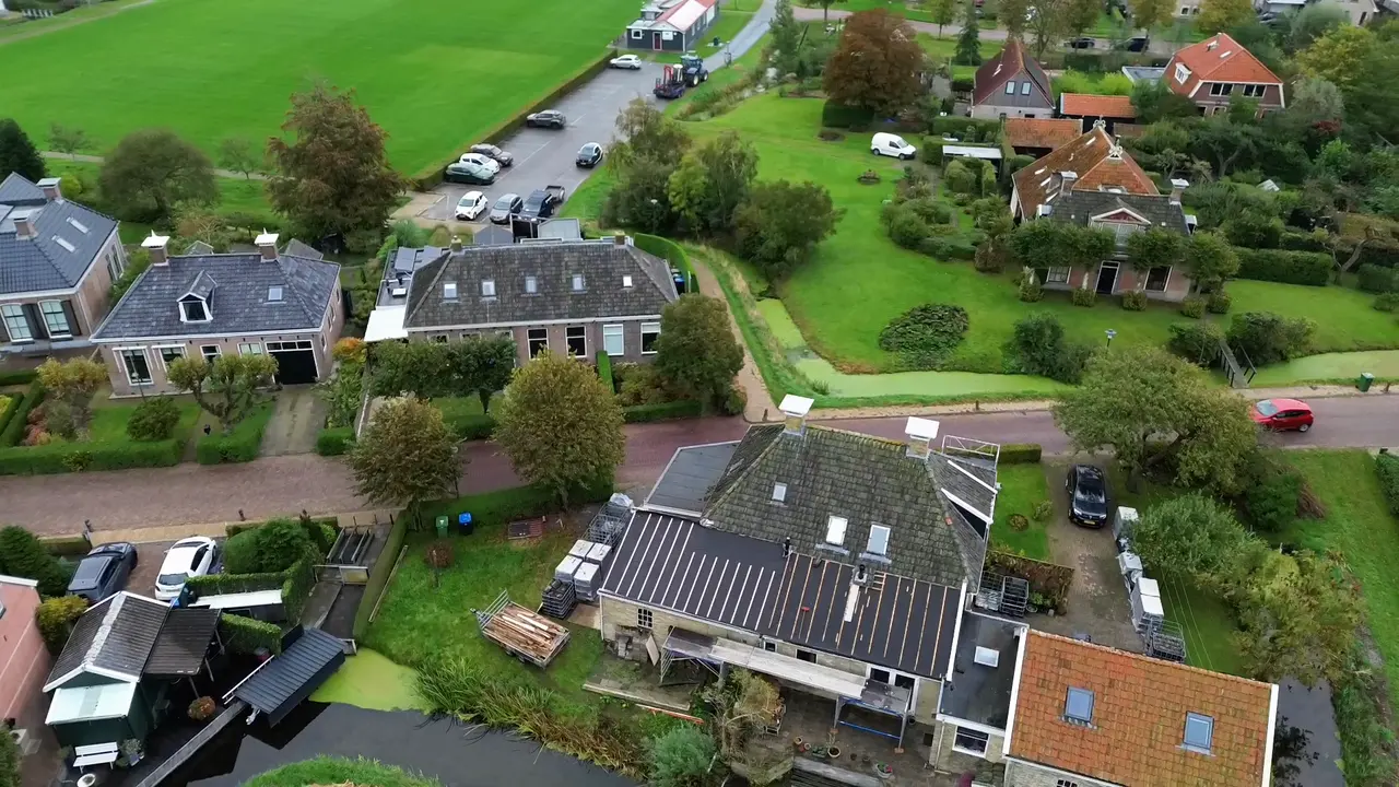 Stilstaand beeld uit de video: Dronevideo bouwbedrijf voor Van den Berg Timmerwerk
